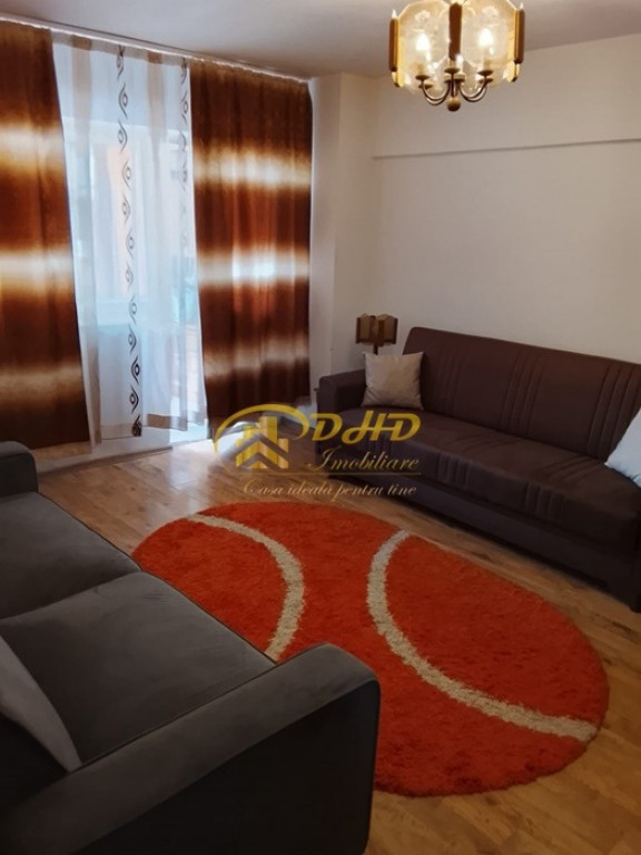 Inchiriez apartament cu o camera, Piata Unirii, pret negociabil