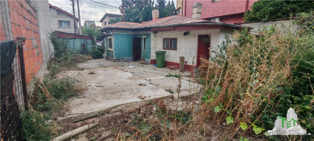 Casa cu 3 camere, garaj si 325mp teren, demolabila, cu toate