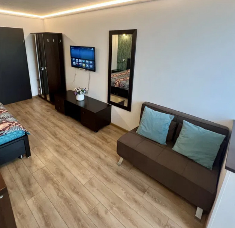 Garsoniera decomandat - zona Garii