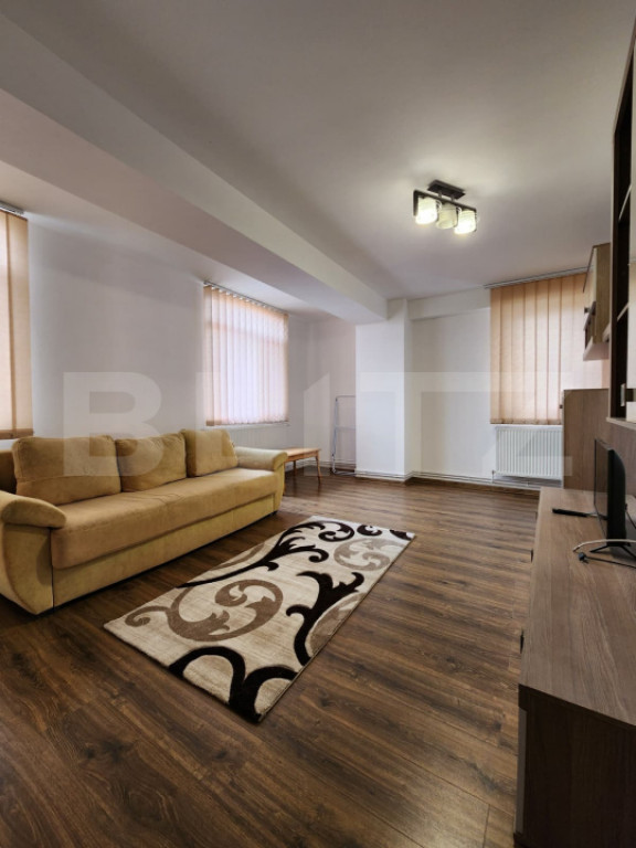 Apartament 3 camere, 74 mp, zona Craiovita Noua