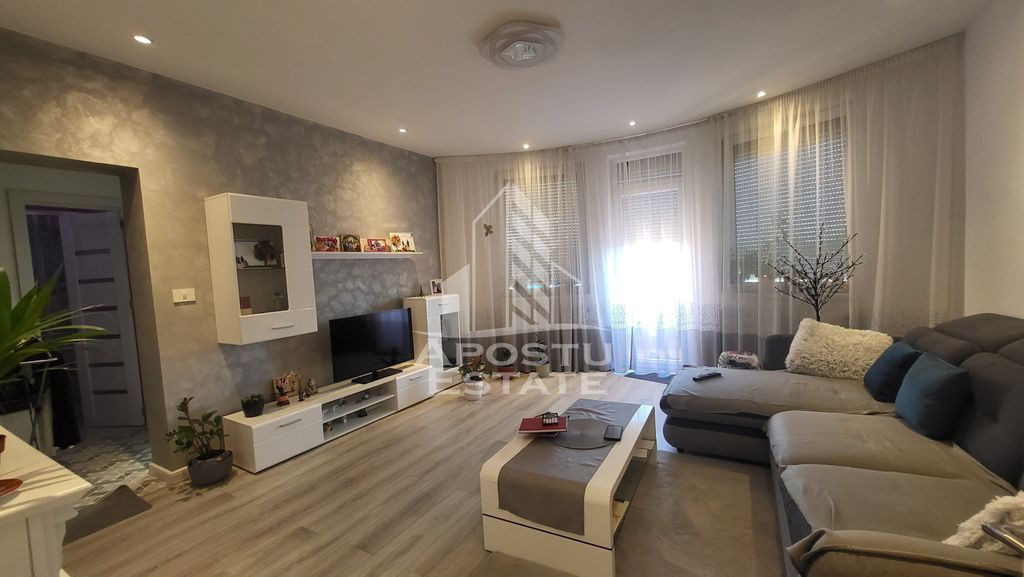 Apartament cu 3 camere,2 bai,renovat,complet mobilat util...
