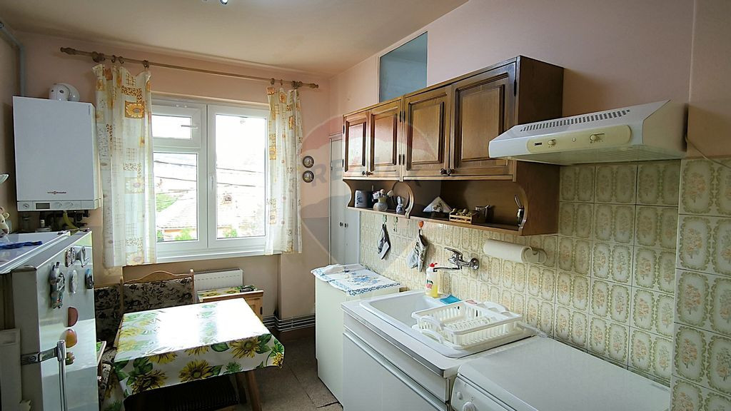 Apartament 3 camere, Centru 59000Euro, etaj 2