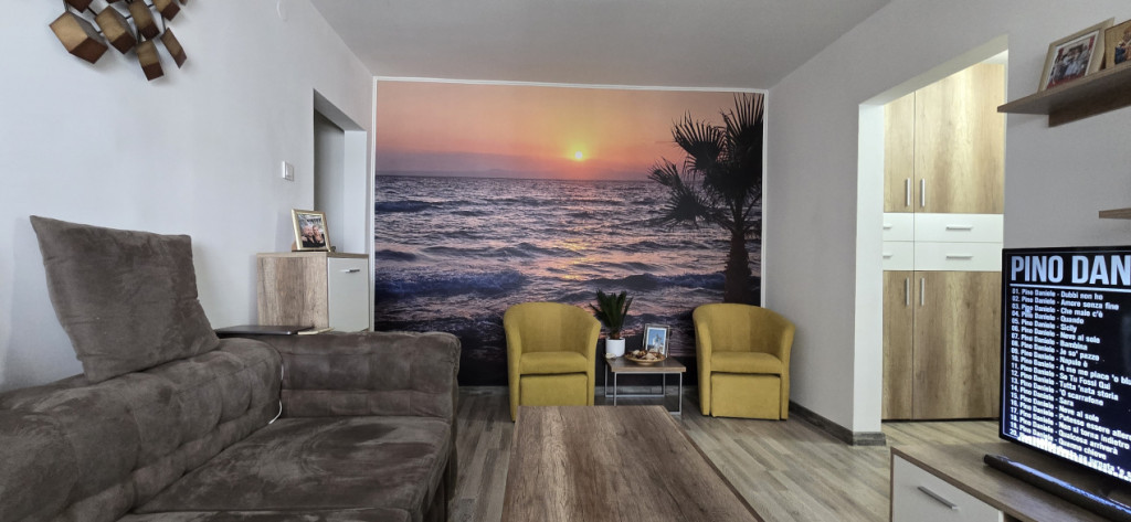 Apartament cu 3 camere, 53 mp, zona Malu Roșu