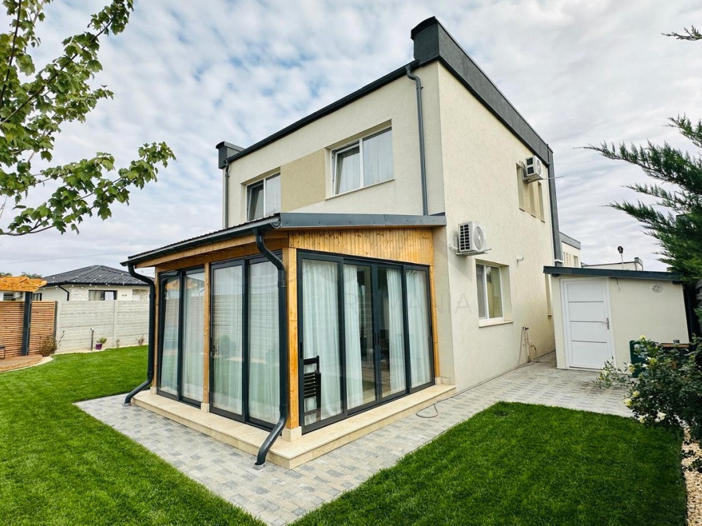 Vila individuala cu panouri solare in Corbeanca