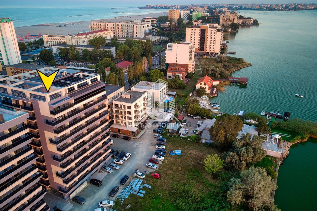 Apartament 2 cam, decomandat, Mamaia zona Rex, la alb