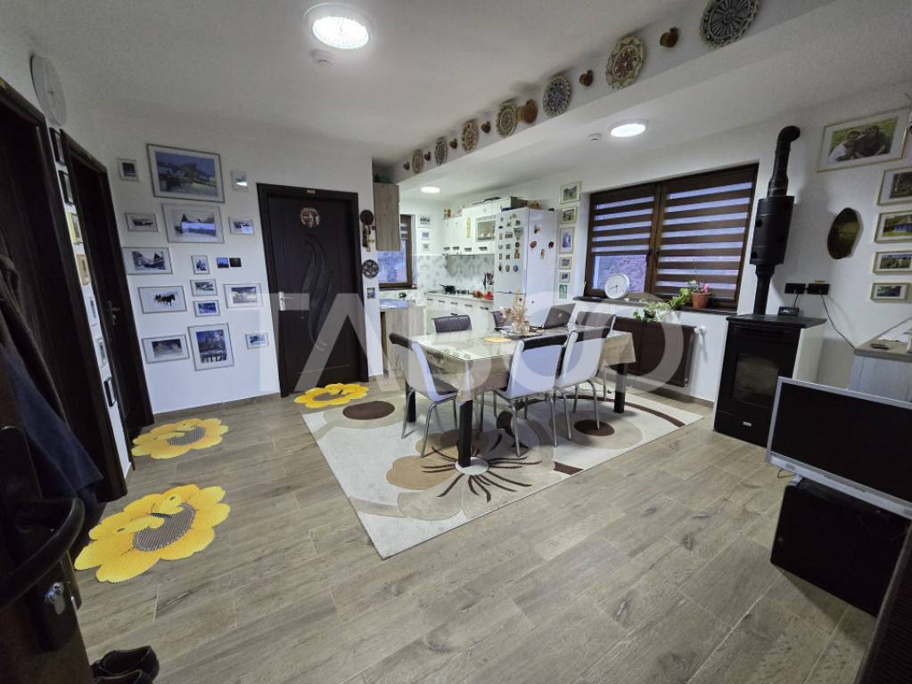 Casa de vacanta - pensiune 96 mp teren de 875 mp in Rasinari