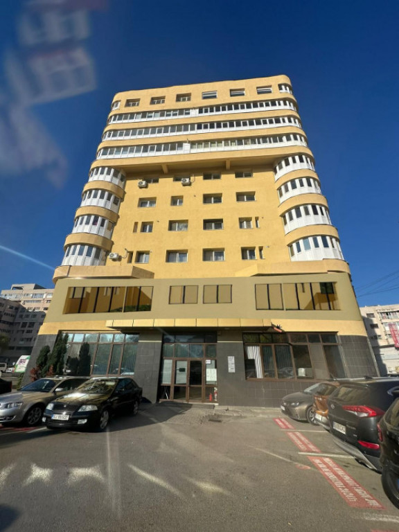 *Spațiu ultracentral 220 mp* - vizibilitate și acces facil