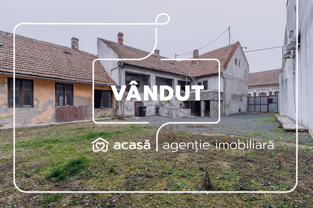 VANDUT! Casa din caramida - teren 612 mp - Centru Arad - ...