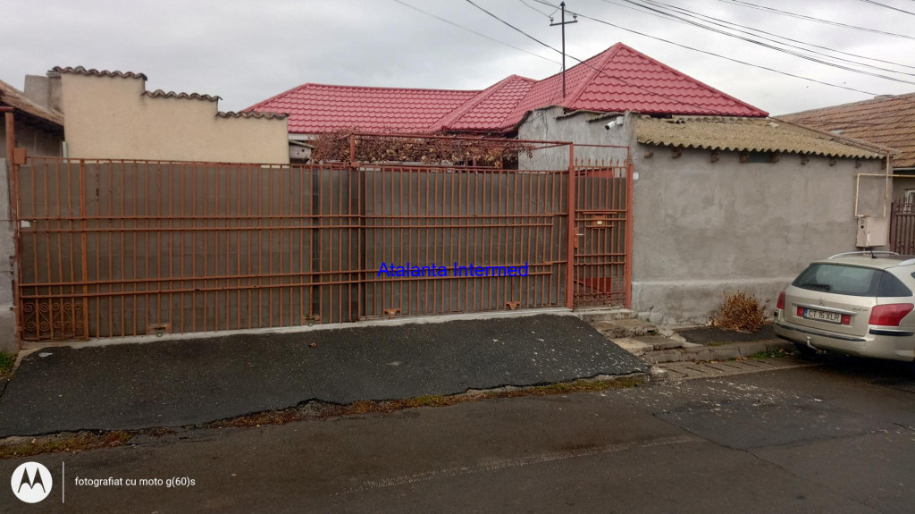 Casa 3 camere, langa Primaria Ovidiu, teren 527 mp
