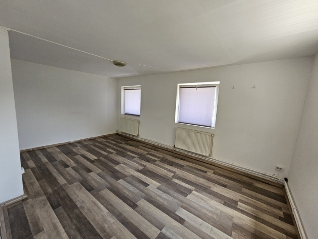 Spațiu, et.1, 300 mp, în Târgu Jiu, Calea București