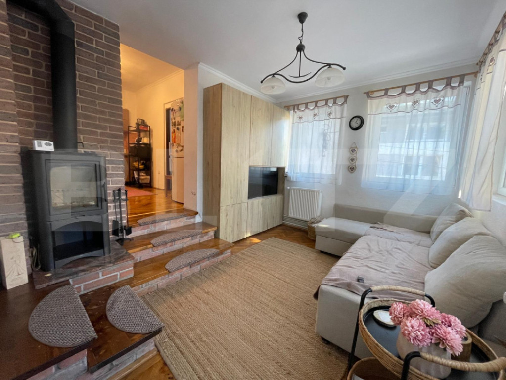 3 apartamente la casa de vanzare, singur in curte, 150 mp, z