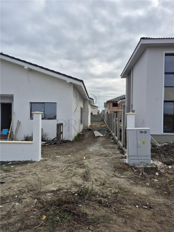 Duplex cu toate utilitatile - zona buna - posibilitate alege