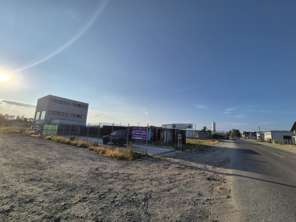 *Clădire modernă P+1+M* – lângă RAR, zonă comercială