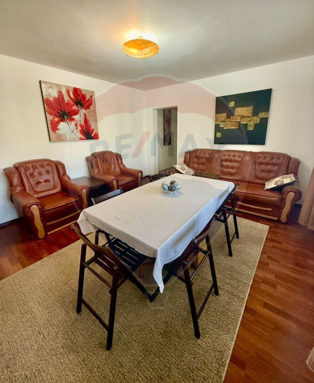 Apartament 3 Camere de inchiriat in zona Pajura