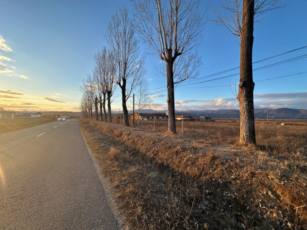 Hala si teren 2,5 ha - infrastructură industrială