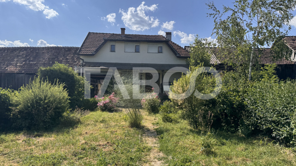 Casa de vanzare 6 camere loc de relaxare garaj teren 669mp