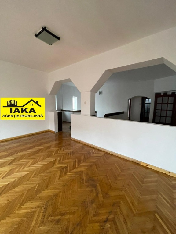Urgent! 22 Decembrie, apartament la casa ,4 camere, parter