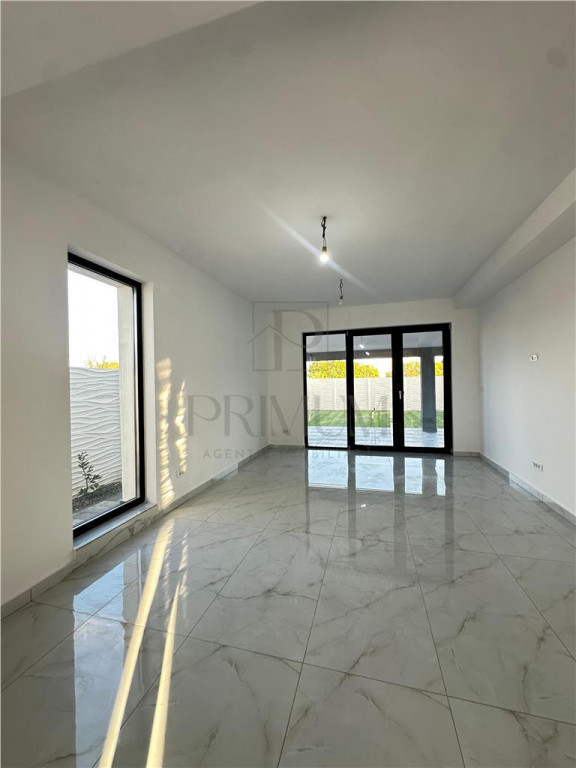 GIROC IQ - Duplex despartit - 5 Camere - 3 Bai - Teren gene