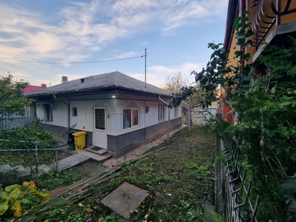 REZERVAT- Casa + teren, Zona Mioritei - Bacau