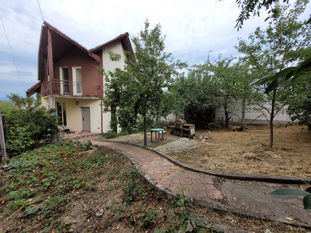 Casa strada Narciselor cu posibilitati multiple de utilizare