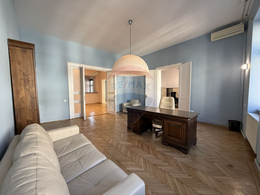 Spațiu elegant de birouri în clădire istorică – Ult...