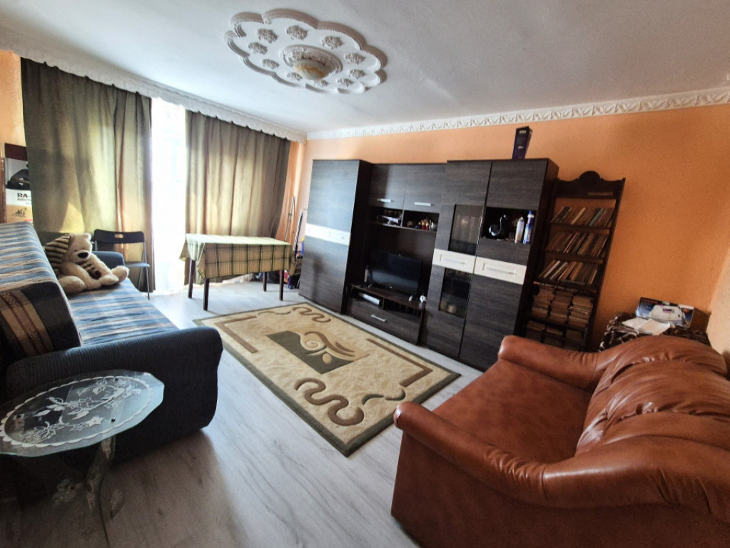 Apartament 2 camere, et. 2, în Rovinari, str. Sporturilor