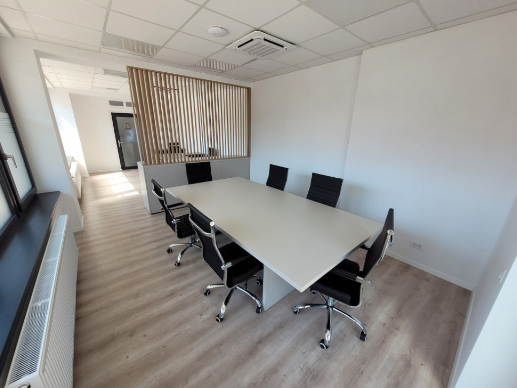 Spatiu comercial * central * zona Stadion *