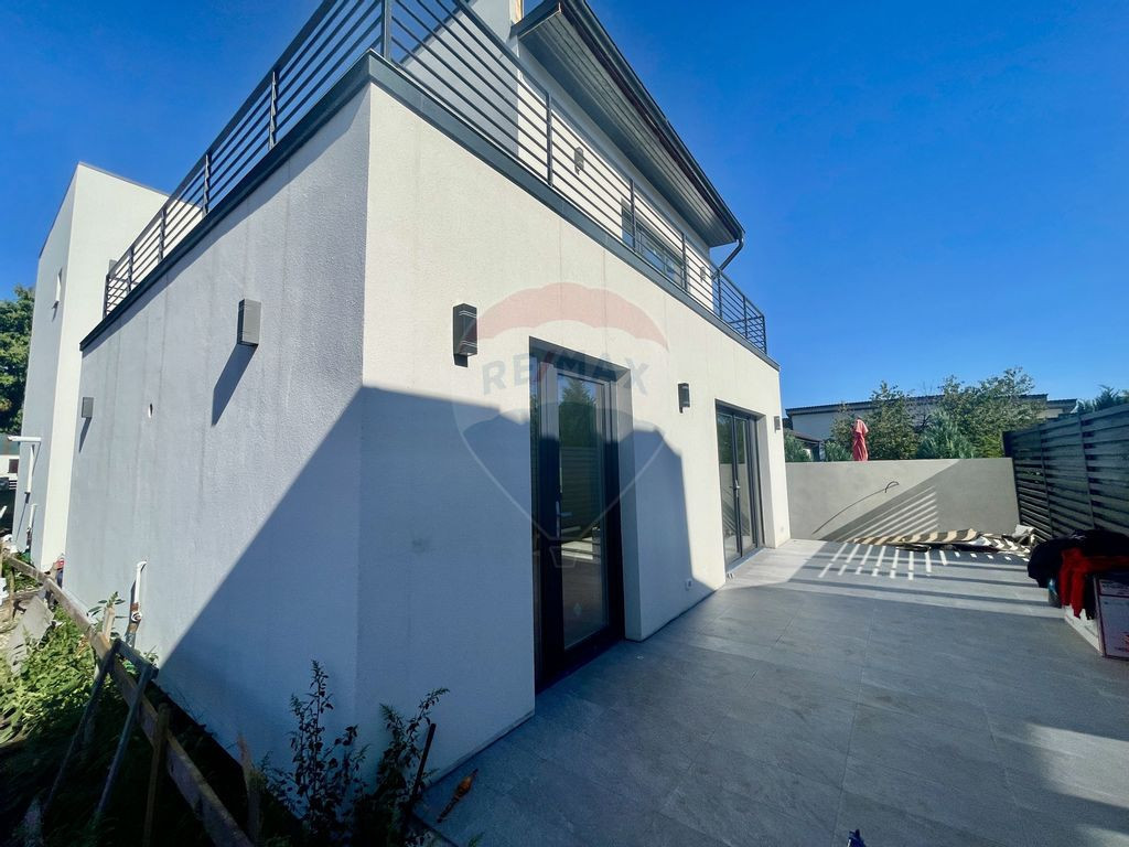 Casă / Vilă cu 4 camere de vânzare în zona Nord