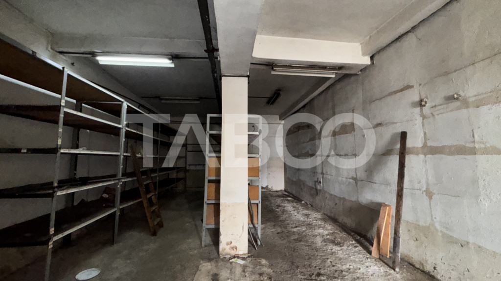 Spatiu pentru depozitare magazinare de inchiriat cu birou 10