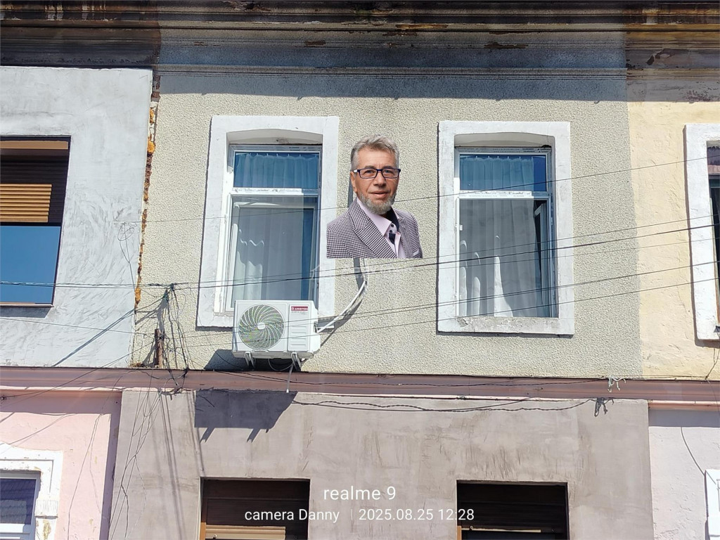 Resita Apartament la Curte Comuna