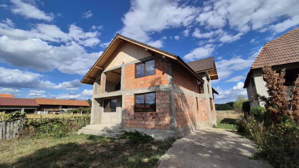Casă D+P+M și teren 4334 mp - Runcu, Sat Răchiți