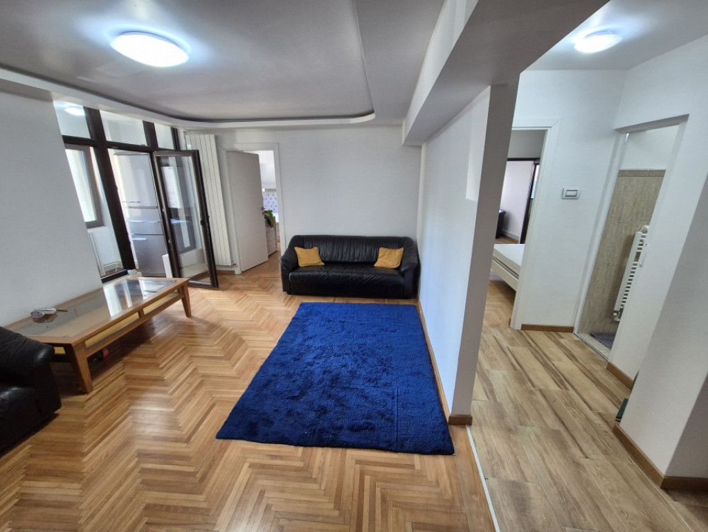 Apartament 3 camere, et.1, in Tg Jiu, Bd. Republicii