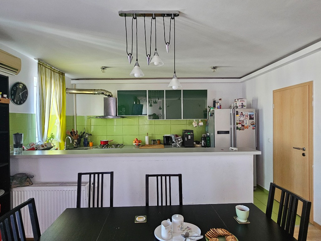 Apartament 3 camere luminos pe două etaje Avantgarden