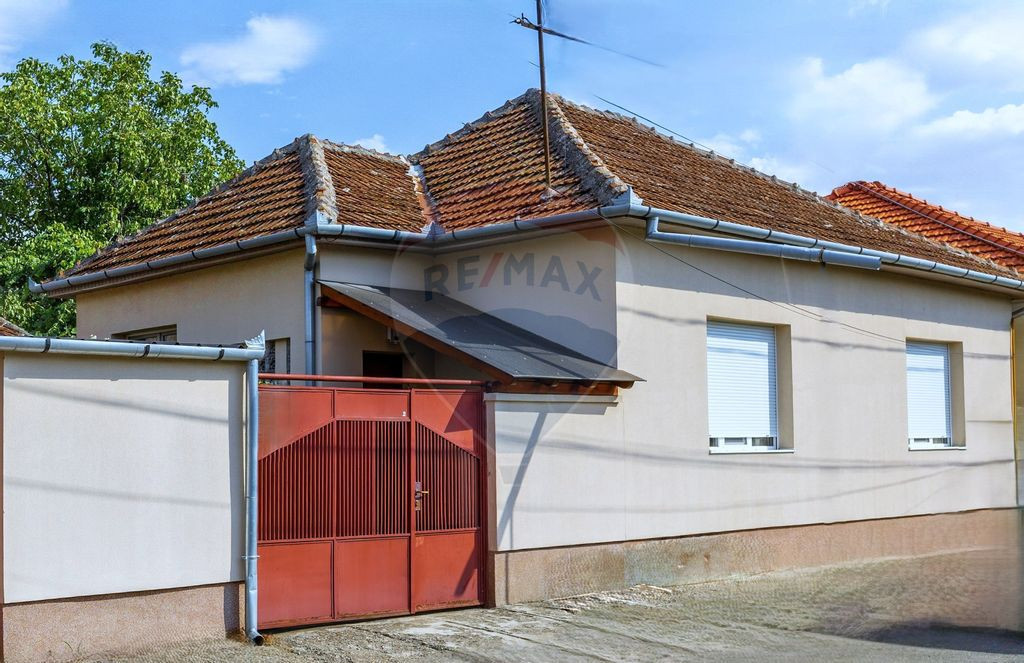 Casă 3 camere UTA Arad cu birou, garaj și atelier. Comi...