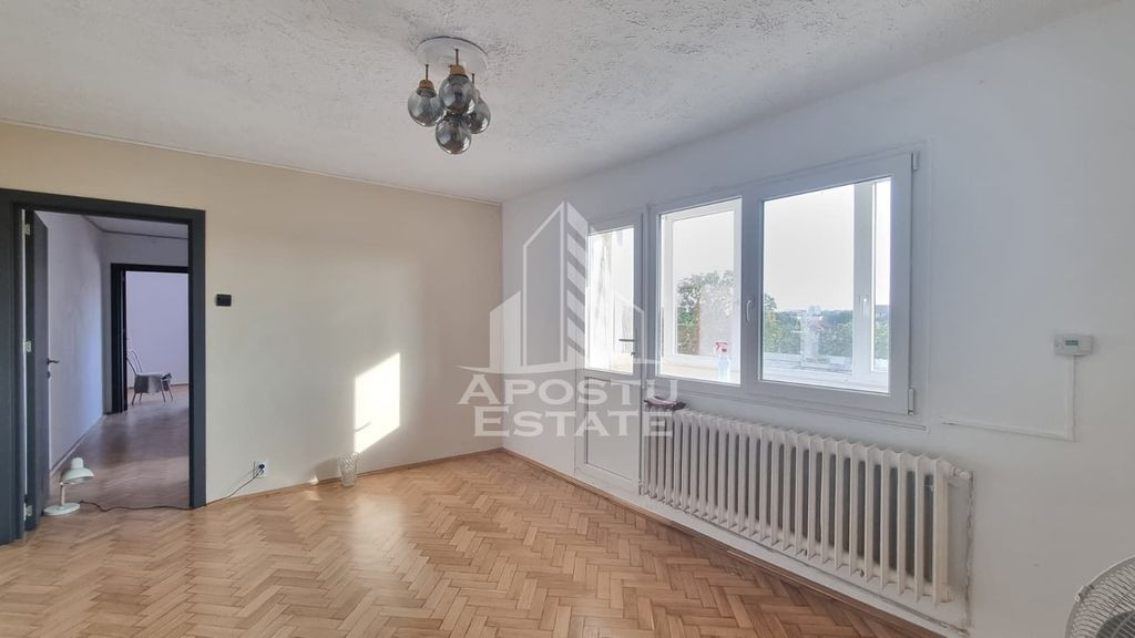 Aparatament 3 camere, centrala proprie, zona Circumvalati...