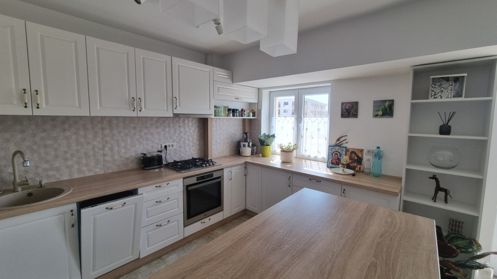 Ocazie rara! Apartament cu 3 camere fix in rondul de la Alba