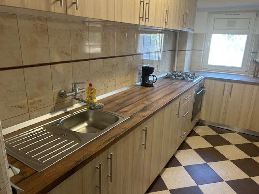 Inchiriez garsoniera langa metrou Dristor