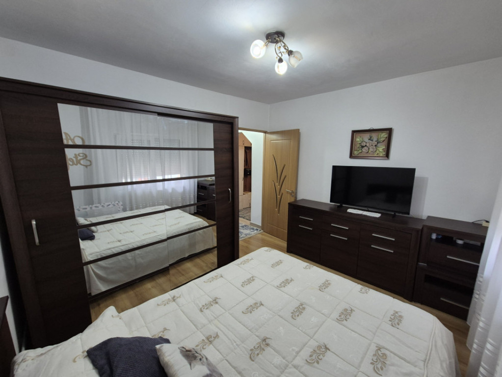 Apartament 2 camere, decomandat, str. Zambilelor