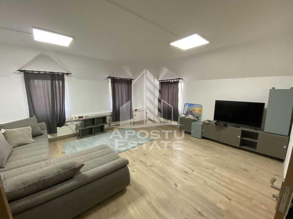 Casa cu 5 camere , zona Balcescu