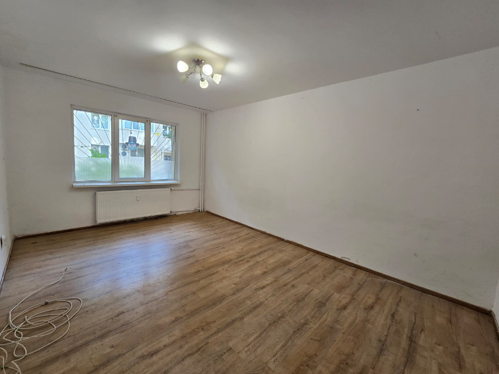 Garsoniera Piata Sudului, Anton Bacalbasa, metrou, parter, bloc 1985,