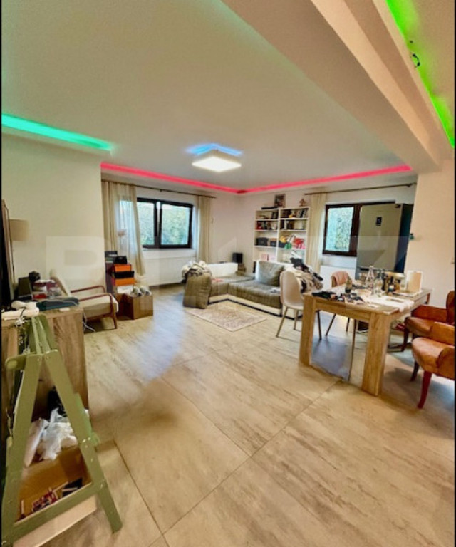 Apartament spatios cu 4 camere, finisat ,mobilat, cartier Eu