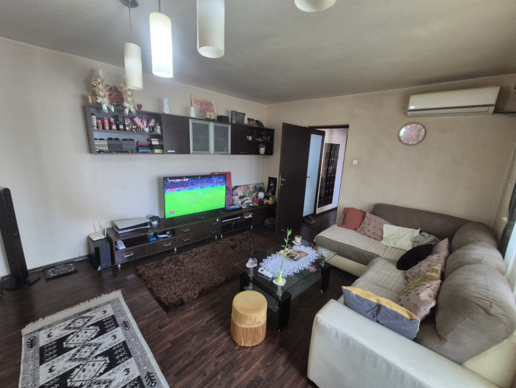 Apartament 3 camere, situat ULTRACENTRAL, strada Unirii