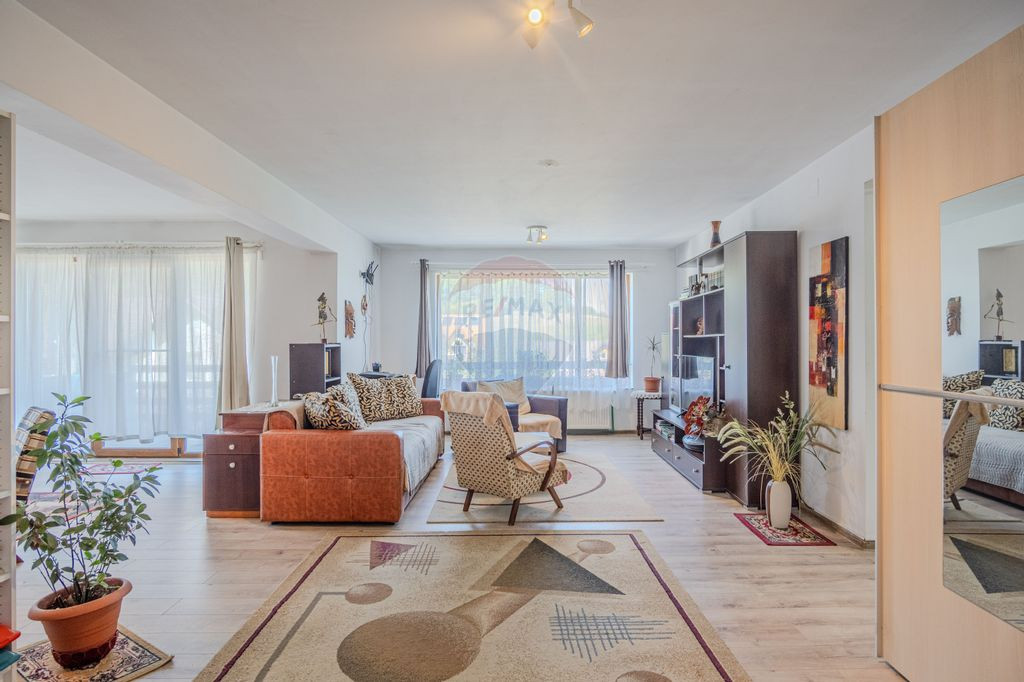 Casa de vanzare 7 camere | CURTE 953 mp | Colonia 1 Mai |...