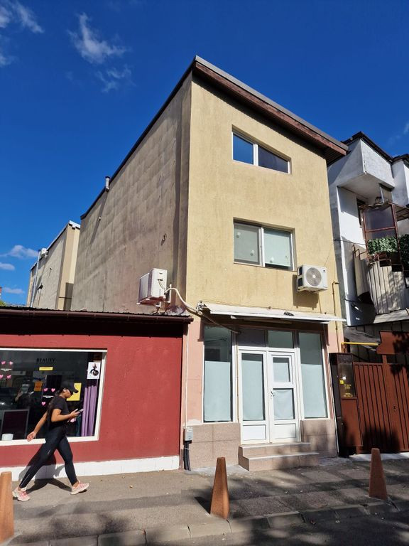 Zona Eroii Revolutiei Brancoveanu P+1+M sp comercial si 2...
