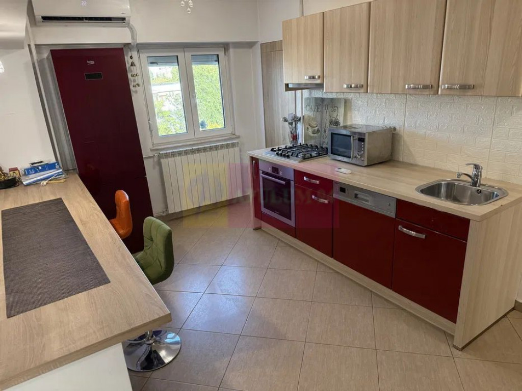 Vanzare apartament 3 camere in rondul Alba iulia, cu 2 pa...