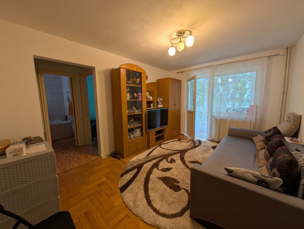 Zona Cora - 3 camere, etaj 3