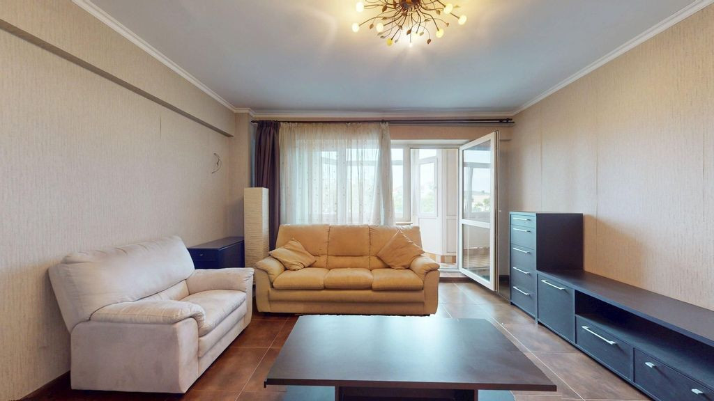 De vanzare apartament 3 camere, spațios, cu 2 balcoane ?...