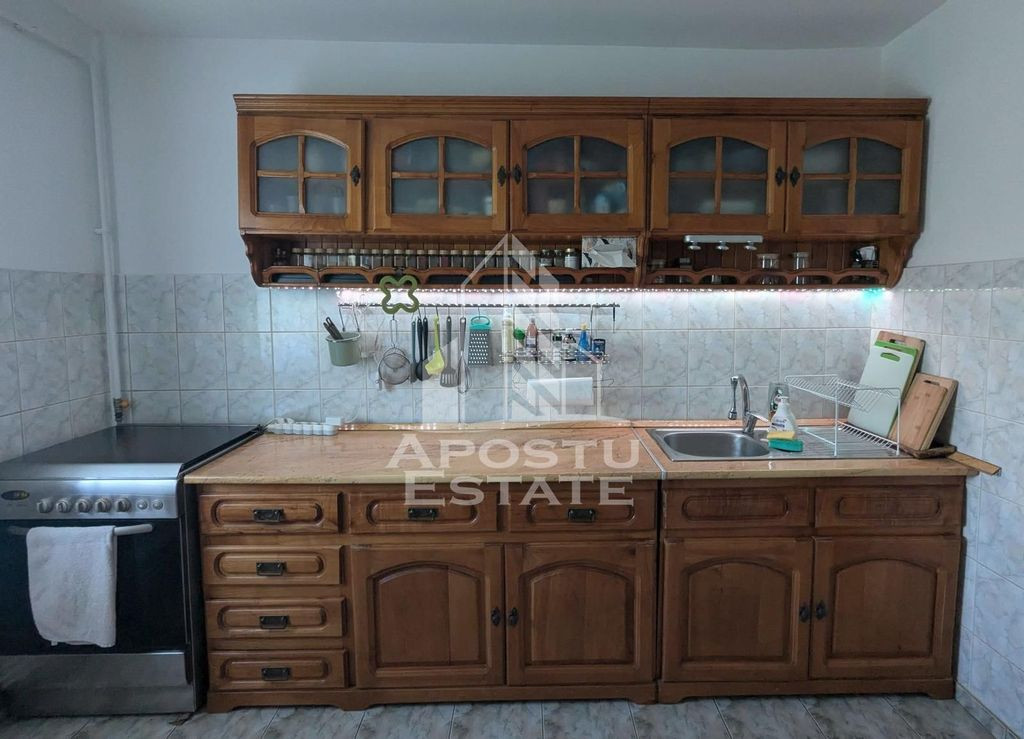 Apartament 3 camere, decomandat, 2 balcoane, Girocului.