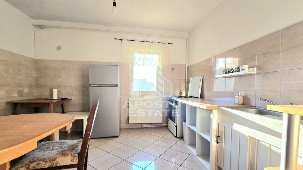 Apartament cu 2 camere 55mp semidecomandat in calea Aradului