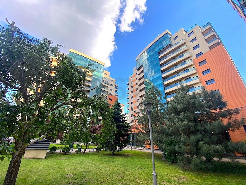 Orhideea Gardens - 3 camere - mobilat - parcare si boxa i...